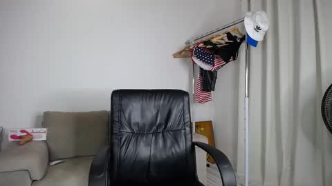 josezaens_ online show from October 8, 2025, 10:07 pm