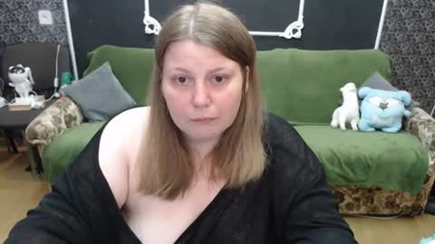 josiesun771 online show from June 19, 2026, 7:23 am