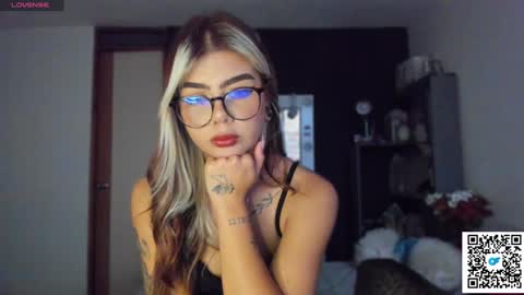 josephine   independent model    online show from January 11, 2025, 10:40 pm