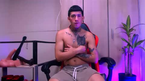 josue_linares online show from May 27, 2026, 9:17 am