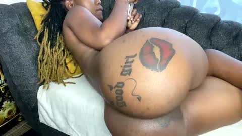 Butterflyass online show from November 16, 2025, 5:13 am