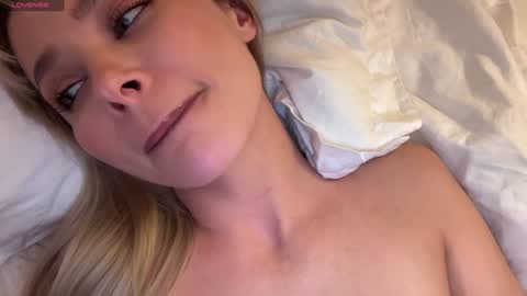 Snapshot of js_girls chatting on December 4, 2024, 5:44 pm Jennie and Sophia online show from December 4, 2024, 5:44 pm