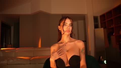 Jennifer Diaz online show from February 16, 2025, 5:48 pm