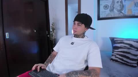 juan_alvarez18 online show from September 24, 2025, 2:48 am