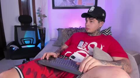 juan_alvarez18 online show from October 4, 2025, 5:16 am