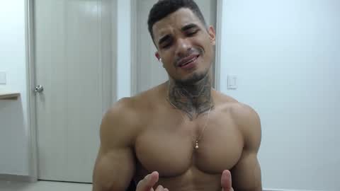 juan_gomez_1 online show from December 24, 2024, 10:49 pm