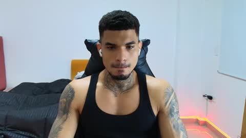 juan_gomez_1 online show from November 26, 2025, 12:55 am