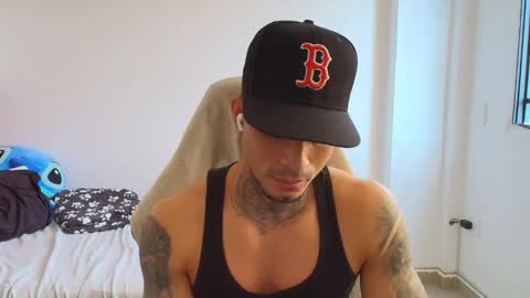juan_gomez_1 online show from May 15, 2026, 9:44 pm
