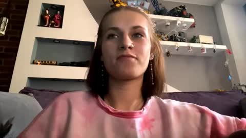 Lola online show from October 15, 2025, 7:41 am