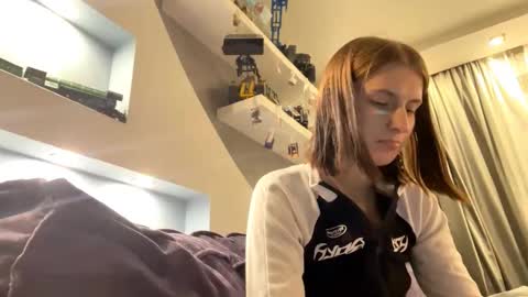 Lola online show from November 2, 2025, 2:08 pm