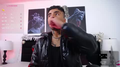 juancamilo66_ online show from December 25, 2024, 2:35 am