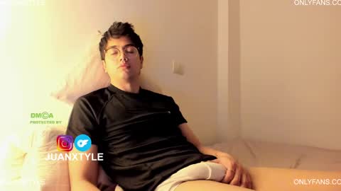 Snapshot of juancamroom chatting on December 18, 2024, 1:05 am . online show from December 18, 2024, 1:05 am