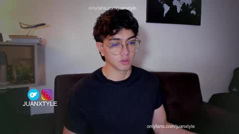 Snapshot of juancamroom chatting on September 13, 2025, 2:33 am . online show from September 13, 2025, 2:33 am