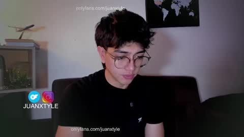 Snapshot of juancamroom chatting on September 16, 2025, 3:40 am . online show from September 16, 2025, 3:40 am