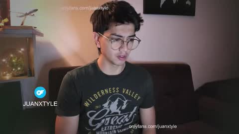 Snapshot of juancamroom chatting on October 15, 2025, 4:18 pm . online show from October 15, 2025, 4:18 pm