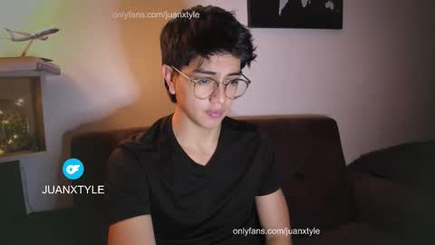 Snapshot of juancamroom chatting on October 28, 2025, 1:09 am . online show from October 28, 2025, 1:09 am