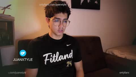 . online show from December 3, 2025, 6:17 pm