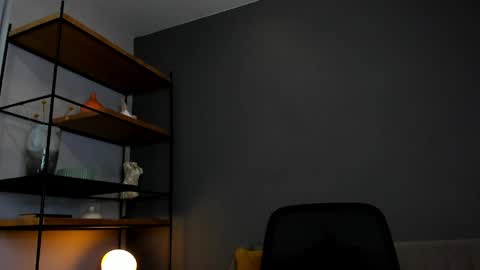 JUANDRES online show from April 21, 2026, 12:56 am