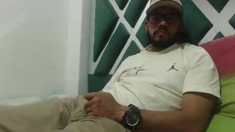 juanfe_style online show from September 30, 2025, 2:27 am