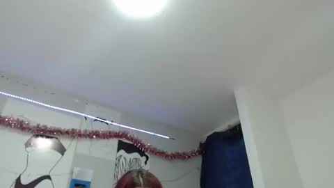 juanse_hot11 online show from January 15, 2025, 10:13 pm