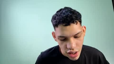 Snapshot of juansuarez204 chatting on March 7, 2025, 10:32 pm juansuarez204 online show from March 7, 2025, 10:32 pm