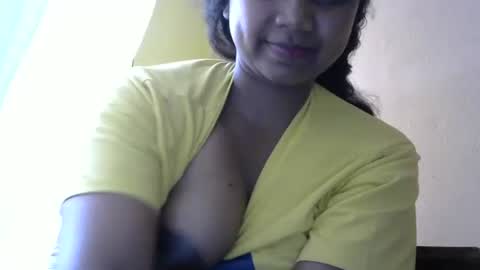 Snapshot of juicy_pretty chatting on October 4, 2025, 12:14 pm stellah online show from October 4, 2025, 12:14 pm