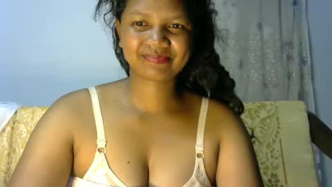 Snapshot of juicy_pretty chatting on October 30, 2025, 1:29 am stellah online show from October 30, 2025, 1:29 am