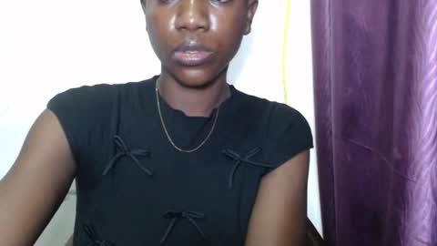 Snapshot of juicyberryx chatting on June 20, 2026, 3:15 pm queen online show from June 20, 2026, 3:15 pm