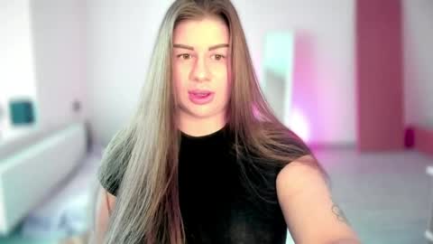 Elena online show from May 17, 2026, 3:41 pm