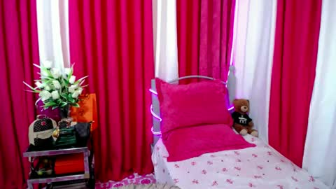 Snapshot of juicyliciousgirl chatting on July 2, 2026, 9:37 am Den online show from July 2, 2026, 9:37 am