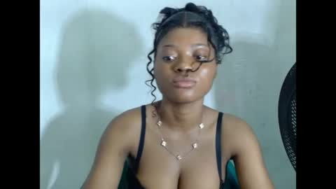 juicynpinkx online show from April 17, 2026, 3:48 pm