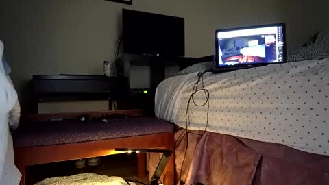 juicystraw online show from October 15, 2025, 4:01 am