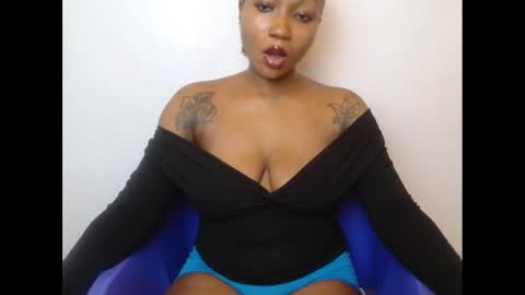 juicyxpink online show from March 6, 2025, 8:41 am