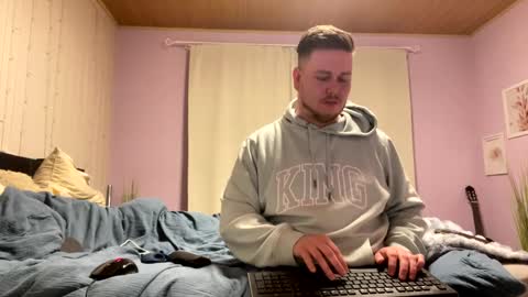 Snapshot of jules0612 chatting on February 20, 2025, 7:01 am jules0612 online show from February 20, 2025, 7:01 am