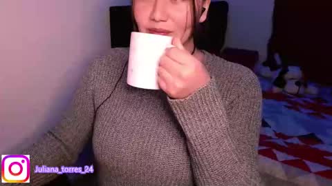 Snapshot of juli_69 chatting on December 18, 2024, 1:15 am Juliana Torres online show from December 18, 2024, 1:15 am