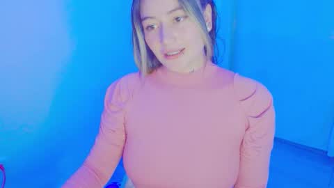  Juliana Torres  online show from December 1, 2025, 6:18 am