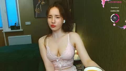 Julia online show from May 9, 2026, 8:52 am