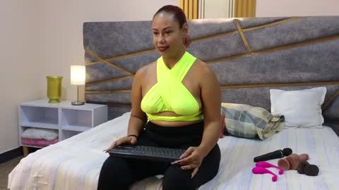 Julia Gomes online show from January 30, 2025, 8:31 pm