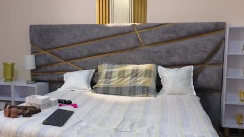 Julia Gomes online show from February 7, 2025, 8:10 pm