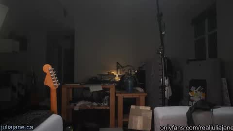 Julia Jane online show from March 13, 2026, 2:40 am