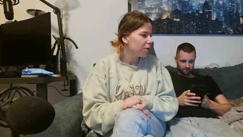 julia_official online show from February 17, 2025, 9:08 pm