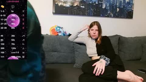 julia_official online show from March 8, 2025, 7:53 pm