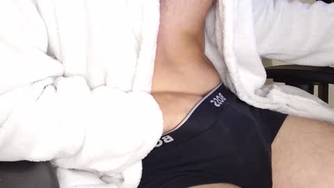 julia_official online show from September 25, 2025, 9:18 pm