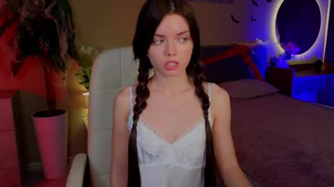 Julia online show from October 28, 2025, 2:20 pm