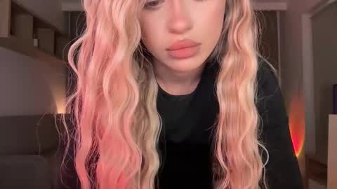 Julia R Le online show from October 15, 2025, 9:04 pm