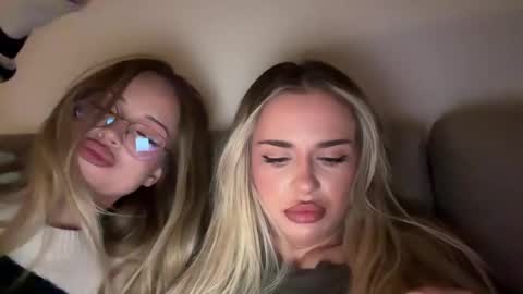 Julia R Le online show from November 24, 2025, 11:04 pm