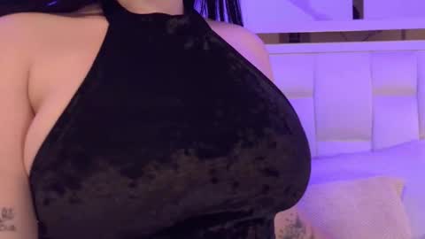 julia_sm online show from March 27, 2026, 7:46 pm