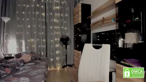 julia_t_mog online show from October 17, 2025, 8:22 pm