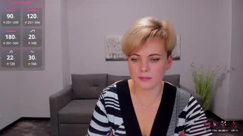 Julia online show from December 11, 2024, 1:39 pm