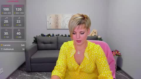 Julia online show from January 5, 2026, 5:27 pm